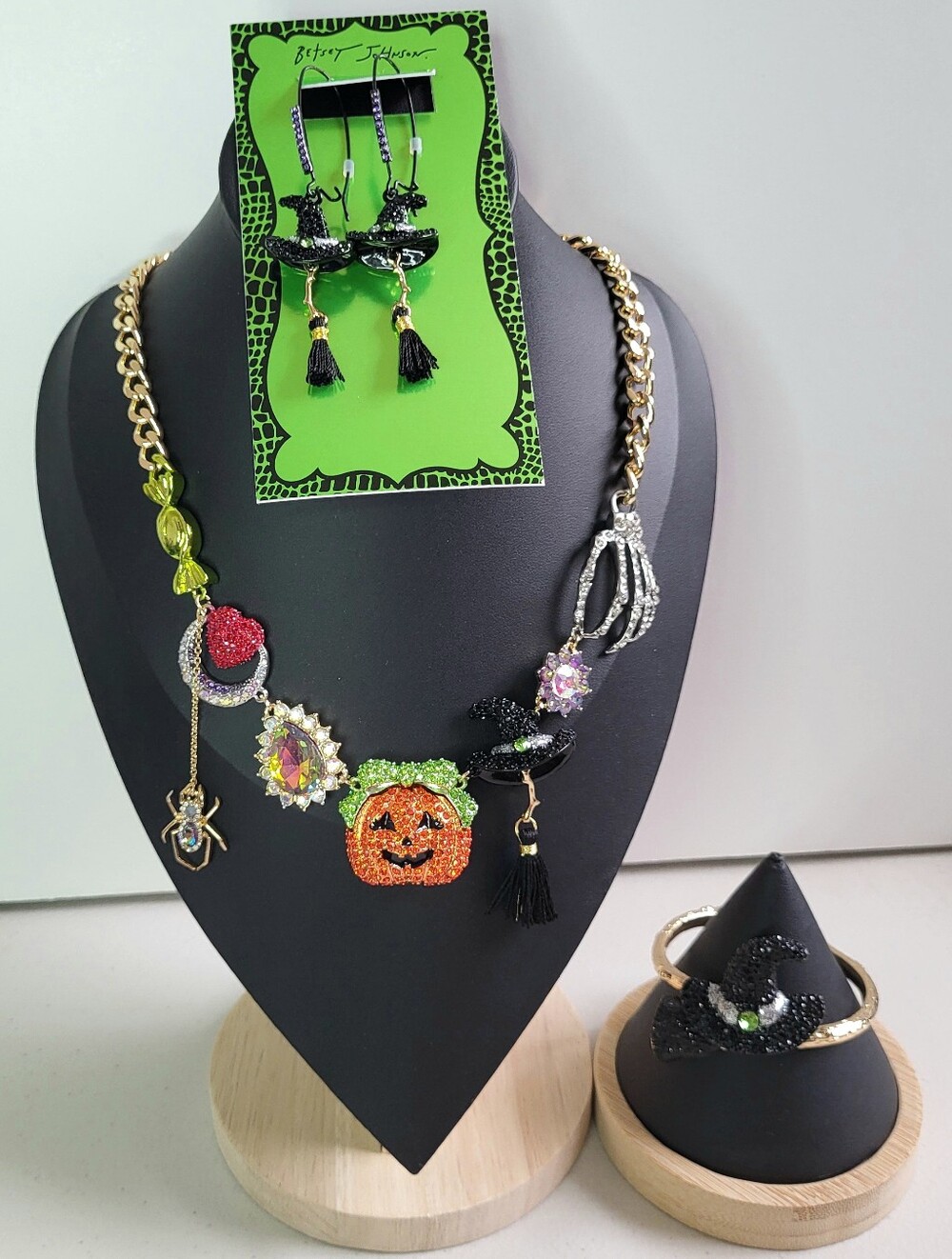 Betsey Johnson Halloween Pumpkin Witch Hat Necklace Bracelet Earrings Set. NWT.